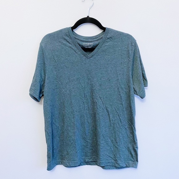 {banana republic} vneck premium wash tee